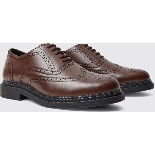 Scarpe Brogue classiche in pelle sintetica - boohoo - Modalova