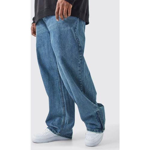 Jeans rilassati Plus Size in denim rigido con zip sul fondo - boohoo - Modalova