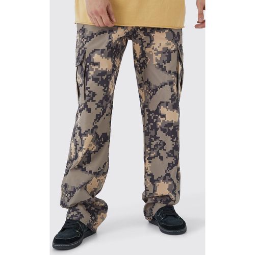 Pantaloni Cargo Tall rilassati in fantasia militare con pixel - boohoo - Modalova