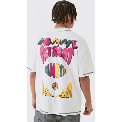T-shirt oversize Homme Retreat con grafiche multiple - boohoo - Modalova