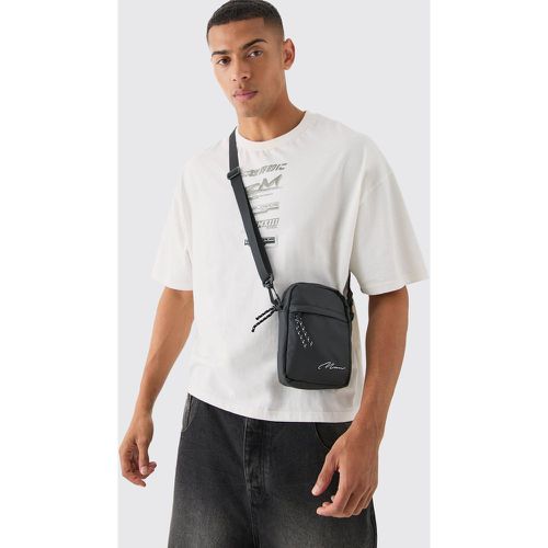 Man Signature Basic Messengar Bag In Black - boohoo - Modalova