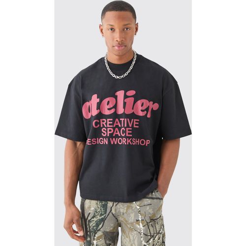 Camiseta Oversize Recta Con Cuello Extendido Y Estampado Gráfico Atelier - boohoo - Modalova