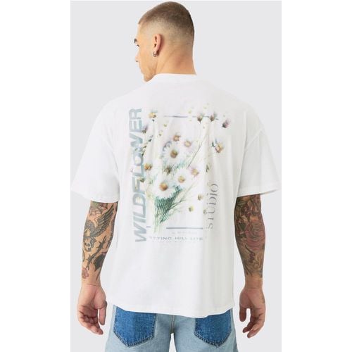 T-shirt oversize con stampa di fiori di campo - boohoo - Modalova