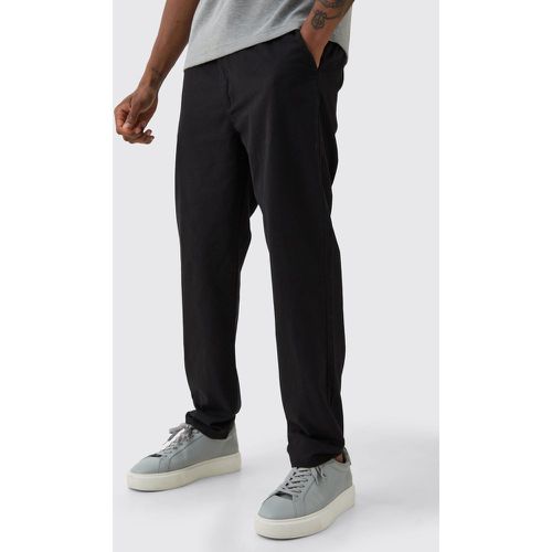 Pantaloni Chino Tall alla caviglia Slim Fit con vita fissa - boohoo - Modalova