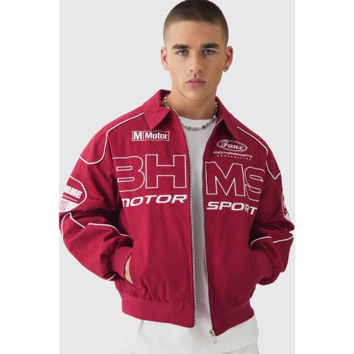 Chaqueta Recta De Sarga Con Emblema En Burdeos - boohoo - Modalova