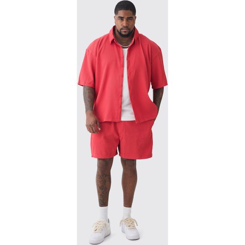 Plus Oversized Short Sleeve Pleated Shirt & Short Set In Red - boohoo - Modalova