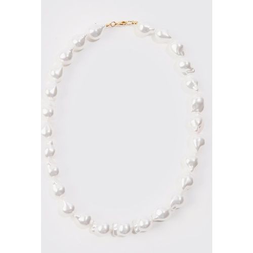 Chunky Pearl Necklace In White - boohoo - Modalova