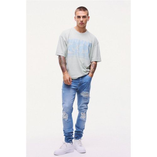 Jeans da Biker Skinny Fit Stretch con strappi & rattoppi e pieghe sul fondo - boohoo - Modalova