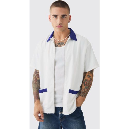 Camisa Oversize Bowling De Sarga Suave Con Bolsillos En Contraste - boohoo - Modalova