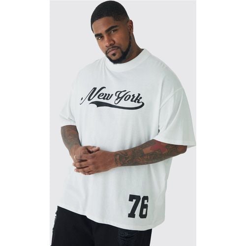 T-shirt Plus Size oversize con stampa New York stile Varsity - boohoo - Modalova