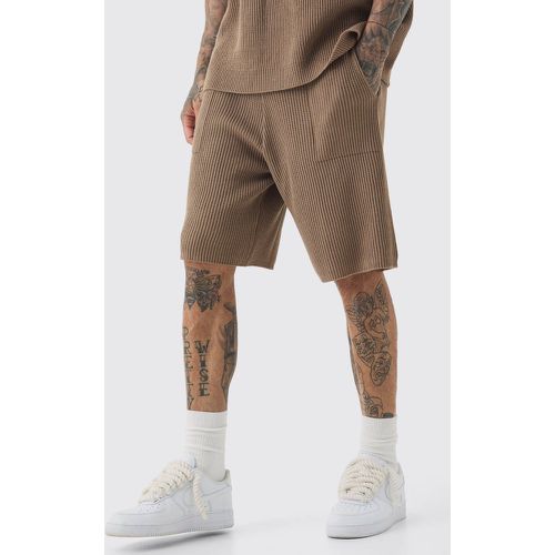 Pantaloncini Tall rilassati di media lunghezza in maglia a coste - boohoo - Modalova