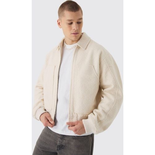 Chaqueta Bomber Recta De Tejido Bouclé Con Mangas Fruncidas En Color Crudo - boohoo - Modalova