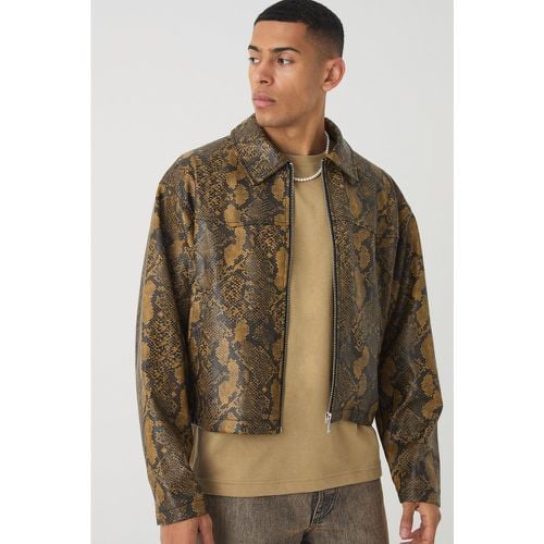 Giacca Harrington squadrata in PU effetto pelle di serpente marrone - boohoo - Modalova