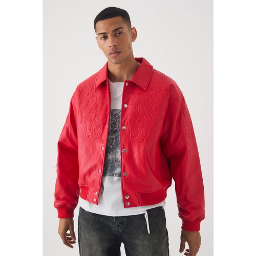 Giacca Bomber squadrata rossa in PU con incisioni Homme - boohoo - Modalova