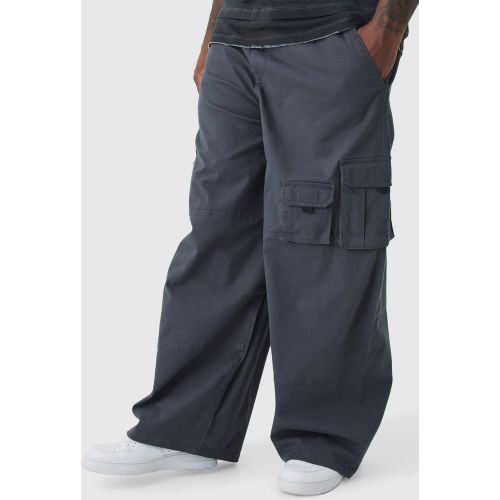 Pantaloni Cargo Plus Size extra comodi con tasche multiple e laccetti - boohoo - Modalova