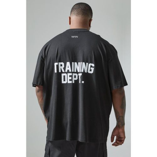 Camiseta Plus Active Con Cuello Extendido Y Estampado Training Dept - boohoo - Modalova