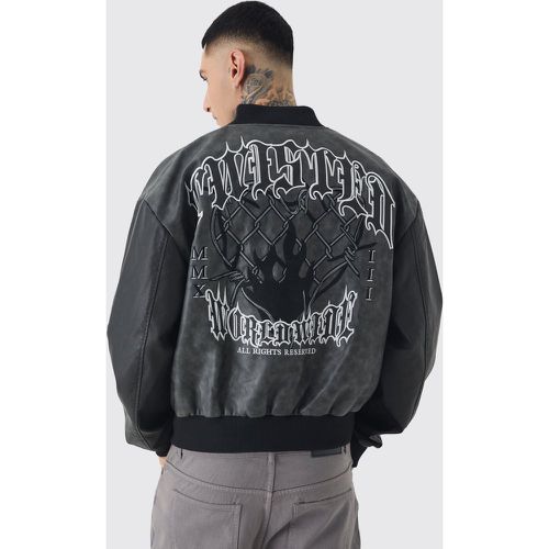 Chaqueta Tall Recta Universitaria Negra De Cuero Sintético Con Emblema - boohoo - Modalova