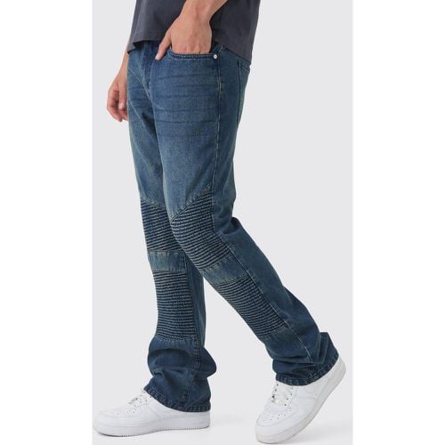 Jeans a zampa Slim Fit in denim rigido con pannelli stile Biker - boohoo - Modalova