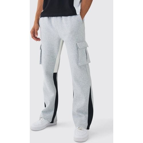 Pantaloni tuta Cargo Regular Fit con inserti e fondo grezzo - boohoo - Modalova