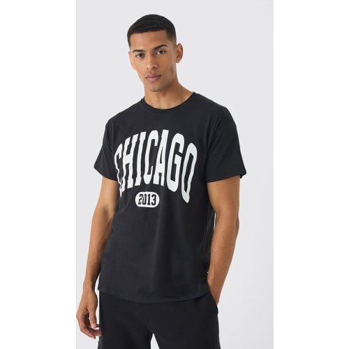 T-shirt Regular Fit con grafica Chicago stile Varsity - boohoo - Modalova