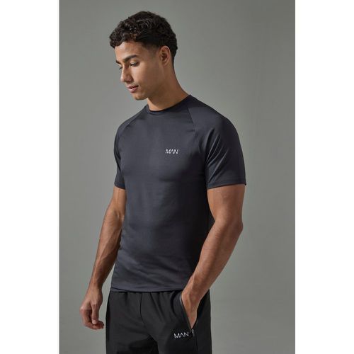 T-shirt attillata Man Active, Nero - boohoo - Modalova