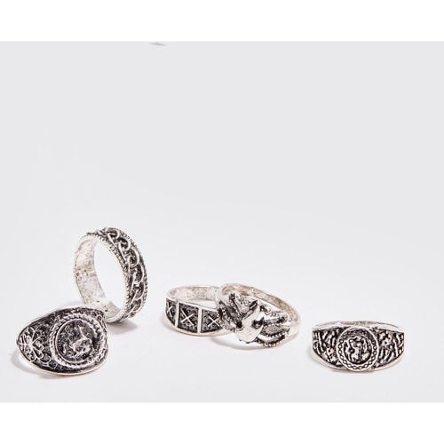 Pack De 5 Anillos Plateados Con Relieve - boohoo - Modalova