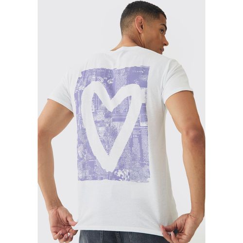 T-shirt Regular Fit stile Graffiti con stampa di cuori - boohoo - Modalova