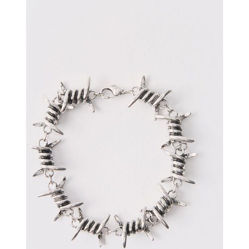 Bracciale a catena stile filo spinato - boohoo - Modalova