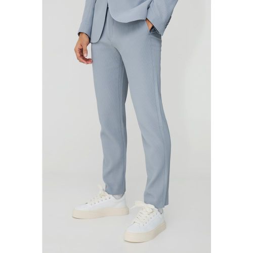 Pantaloni a pieghe Slim Fit con vita fissa - boohoo - Modalova