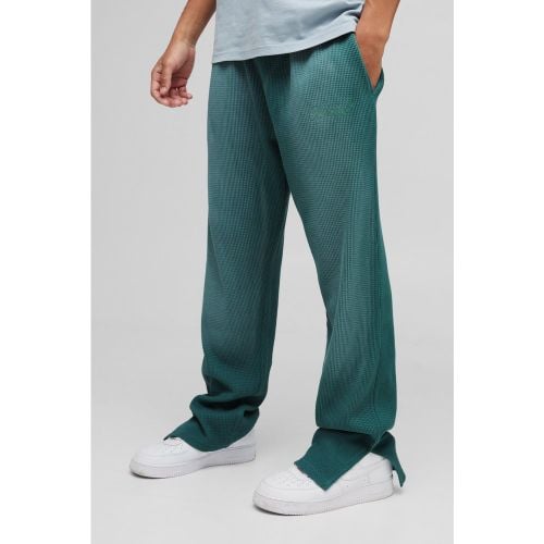 Pantaloni tuta Regular Fit SPRAY WASH con ricamo di WAFFE e spacco sul fondo - boohoo - Modalova