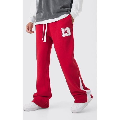 Pantaloni tuta Regular Fit con stampa stile Varsity e inserti - boohoo - Modalova