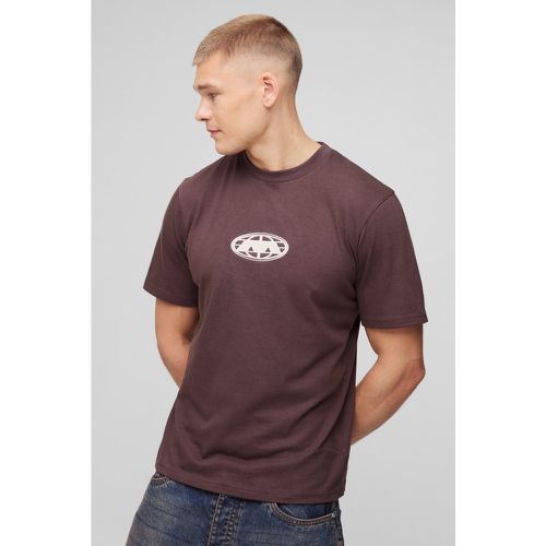 T-shirt con ricamo di globo, Brown - boohoo - Modalova