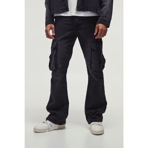 Jeans Cargo Smart Slim Fit in denim rigido a zampa con inserti - boohoo - Modalova