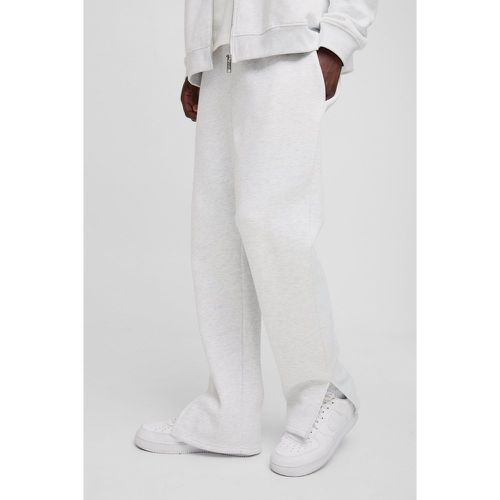 Pantaloni tuta Regular Fit con spacco sul fondo - boohoo - Modalova