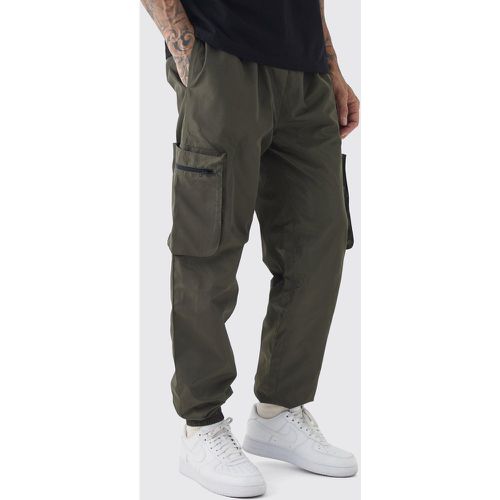 Pantalón Tall Cargo De Nailon Color Carbón Con Botamanga - boohoo - Modalova