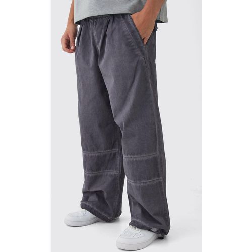 Pantaloni Parachute in lavaggio a olio con vita elasticizzata - boohoo - Modalova