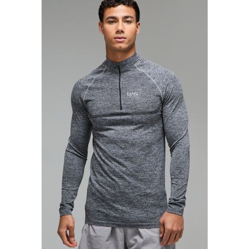 Sudadera Man Active Ajustada Al Músculo Con Cremallera 1/4 Y Logo Fosforito - boohoo - Modalova