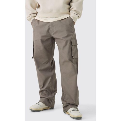 Pantaloni Cargo rilassati in nylon ripstop con bottoni a pressione sul fondo - boohoo - Modalova