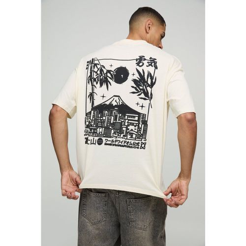 T-shirt oversize con grafica di vulcano e girocollo esteso - boohoo - Modalova