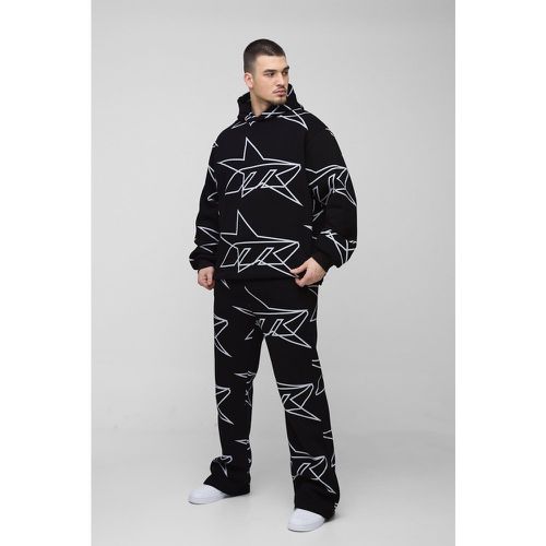 Tuta sportiva Tall oversize con stampa di stelle all over, inserti a zampa e cappuccio - boohoo - Modalova