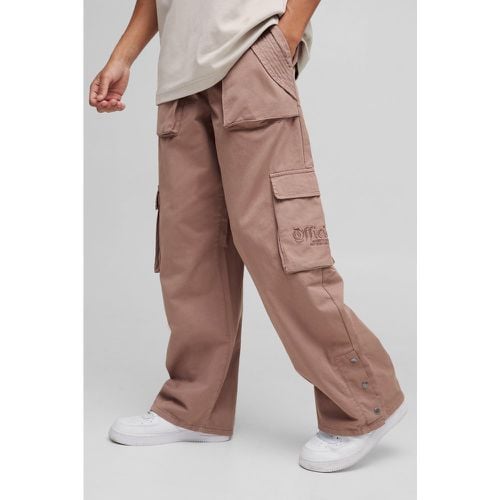 Pantalón Cargo Holgado De Sarga Cardada Con Cintura Elástica Y Bordado - boohoo - Modalova