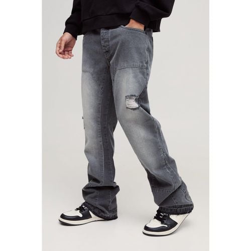 Jeans a zampa Slim Fit in denim rigido con strappi e inserti stile Carpenter - boohoo - Modalova