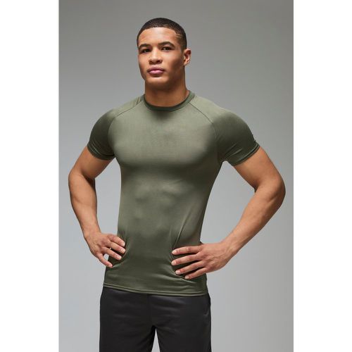 Camiseta Man Active Ligera De Ranglán Ajustada Al Músculo Con Estampado Essentials - boohoo - Modalova