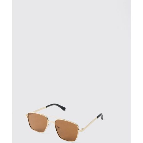 Occhiali da sole stile aviatore in metallo color oro con lenti marroni - boohoo - Modalova