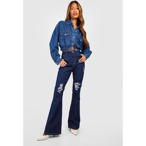 Jeans a zampa Basics a vita alta con strappi - boohoo - Modalova