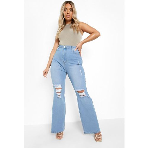 Jeans a zampa Plus Size a vita alta con spacco - boohoo - Modalova