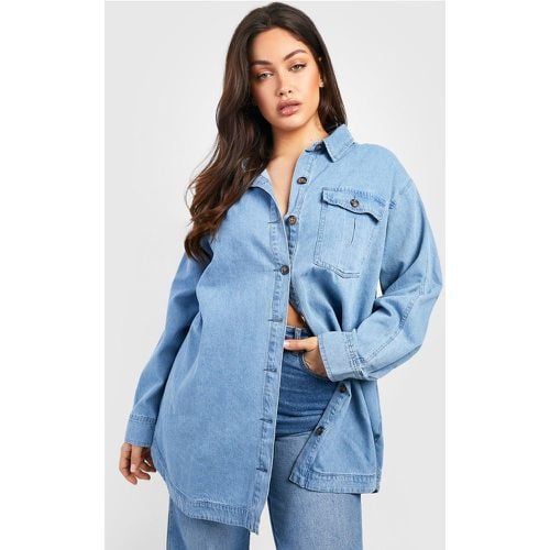 Camisa Plus Oversize Vaquera Con Lavado De Ácido Y Bolsillos - boohoo - Modalova