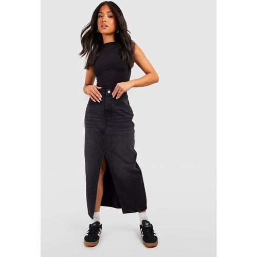 Gonna maxi Petite in denim con spacco frontale - boohoo - Modalova