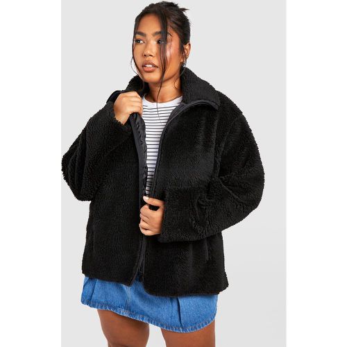 Giacca Plus Size in pelliccia sintetica morbida Teddy con zip - boohoo - Modalova