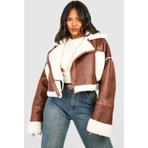 Chaqueta Plus Crop De Aviador Con Ribete De Borreguito Sintético - boohoo - Modalova